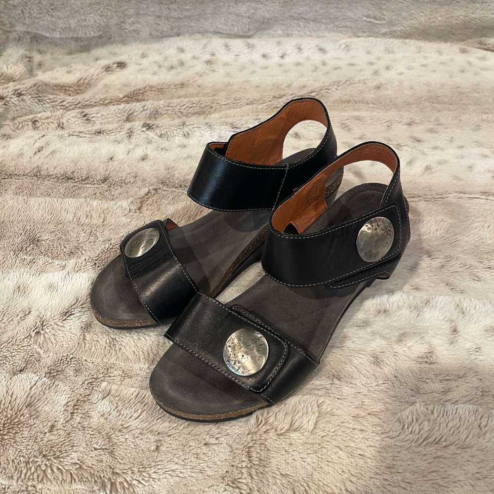 Taos Black Leather Wedge Sandals – Made in Portugal – Size 7–7.5